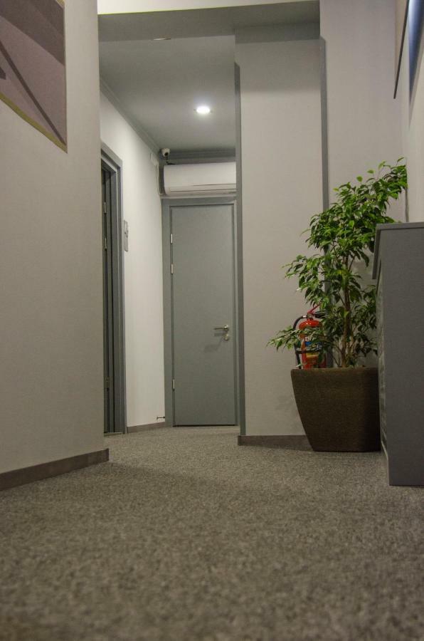 Atoneli Hotel Тбилиси Екстериор снимка