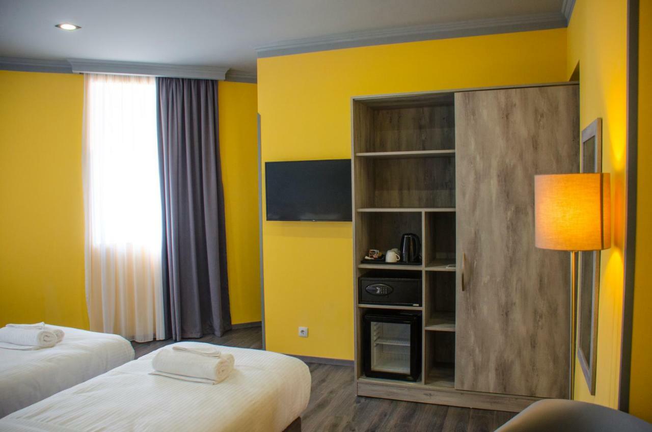Atoneli Hotel Тбилиси Екстериор снимка
