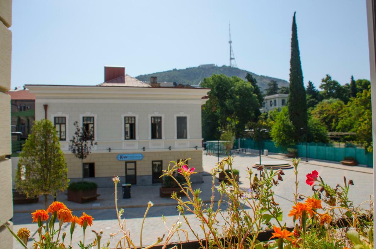Atoneli Hotel Тбилиси Екстериор снимка