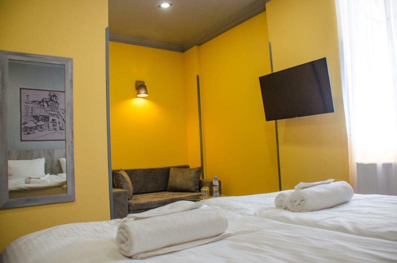 Atoneli Hotel Тбилиси Екстериор снимка