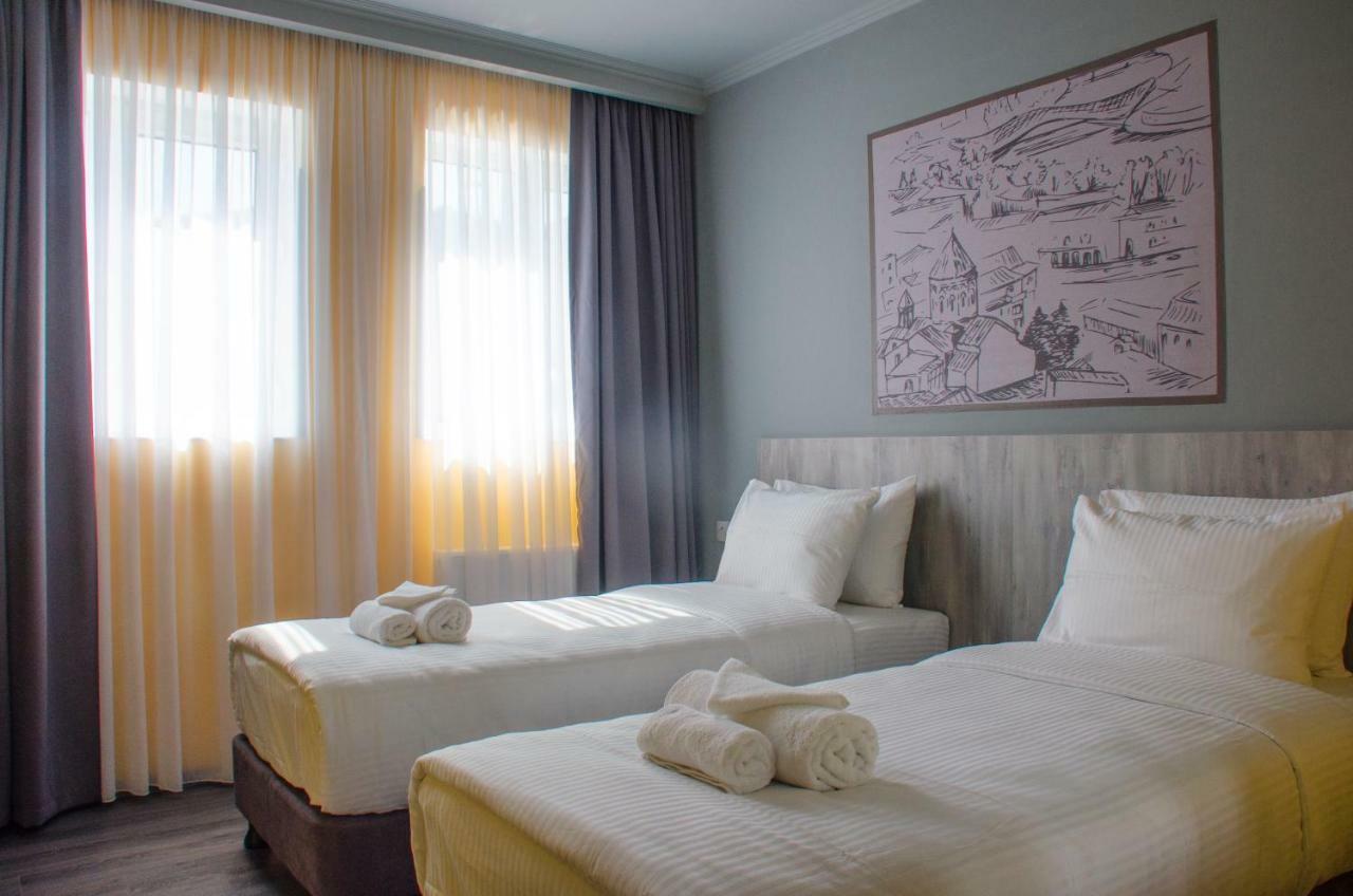 Atoneli Hotel Тбилиси Екстериор снимка