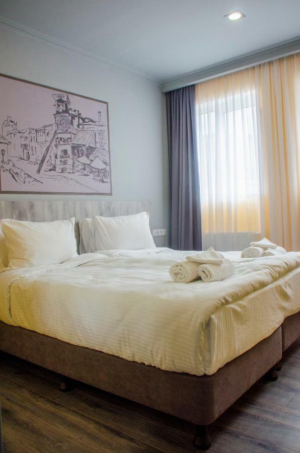 Atoneli Hotel Тбилиси Екстериор снимка