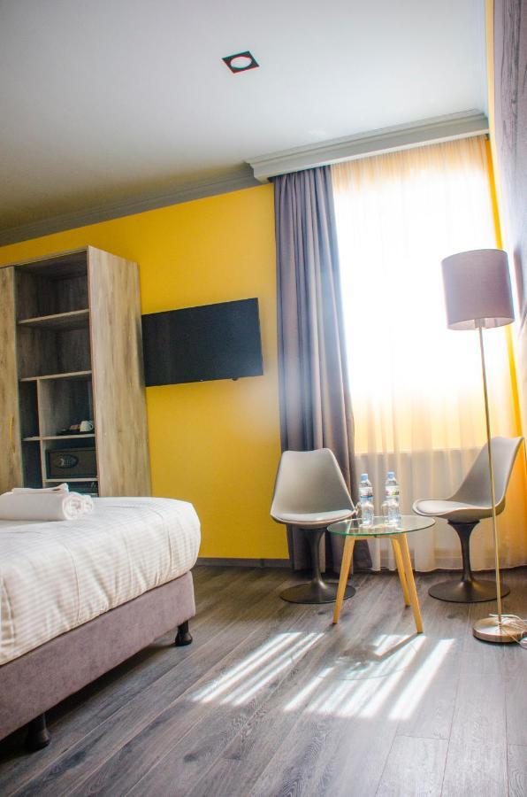 Atoneli Hotel Тбилиси Екстериор снимка